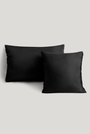 Black silk pillowcase Czarna jedwabna poszewka na poduszkę