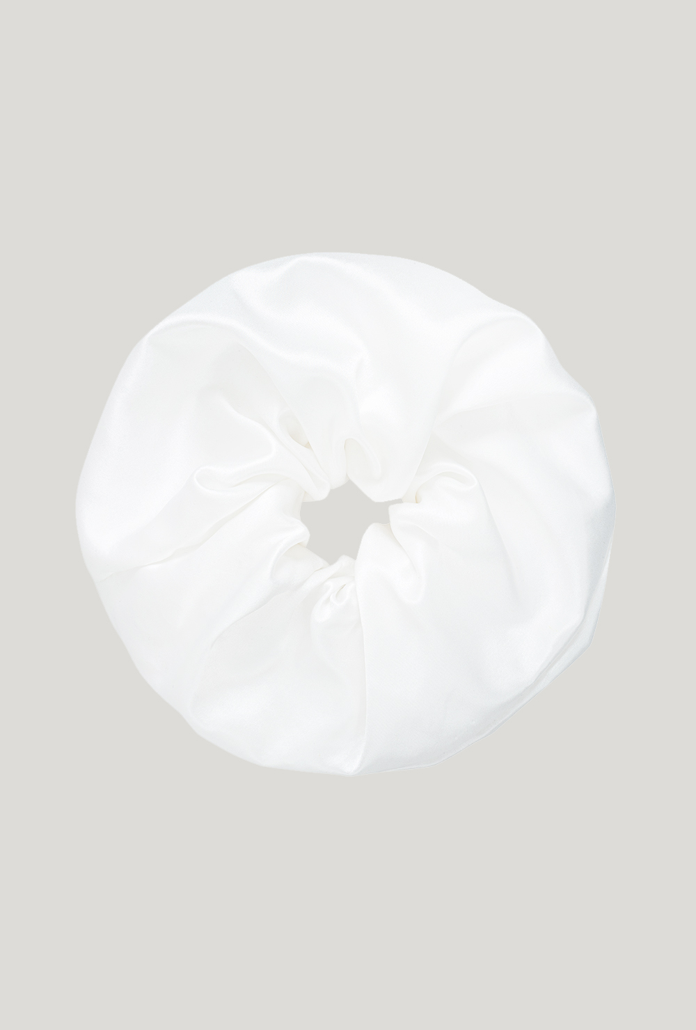 Oversized white silk scrunchie biała scrunchie maxi z jedwabiu