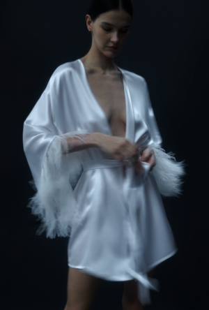 Silk satin white kimono with feathers