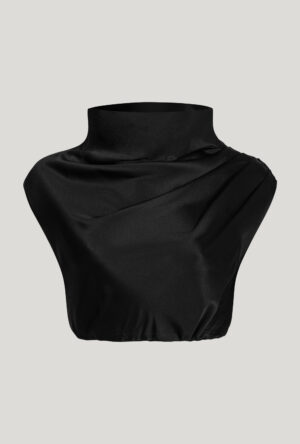 Silk black crop top with turtleneck and asymmetrical drapings Czarny jedwabny krótki top z golfem i drapowaniem na ramionach